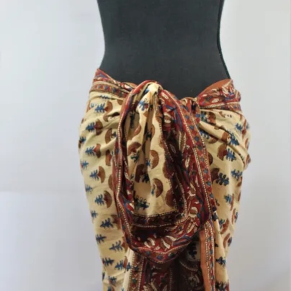 Versatile Fan India Print Sarong, 45 x 70 Inches - Picture 4 of 5
